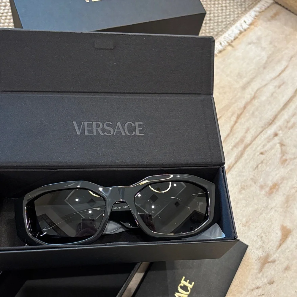 Versace Elegant Black VR Headset